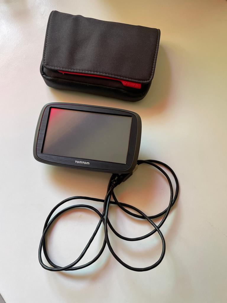 TomTom navigatiesysteem met hoesje en oplaadsnoer, Ophalen of Verzenden, Gebruikt
