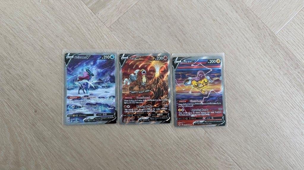 Pokemon Entei V (GG36), Suicune V (GG38) & Raikou V (GG42), Ophalen of Verzenden, Zo goed als nieuw