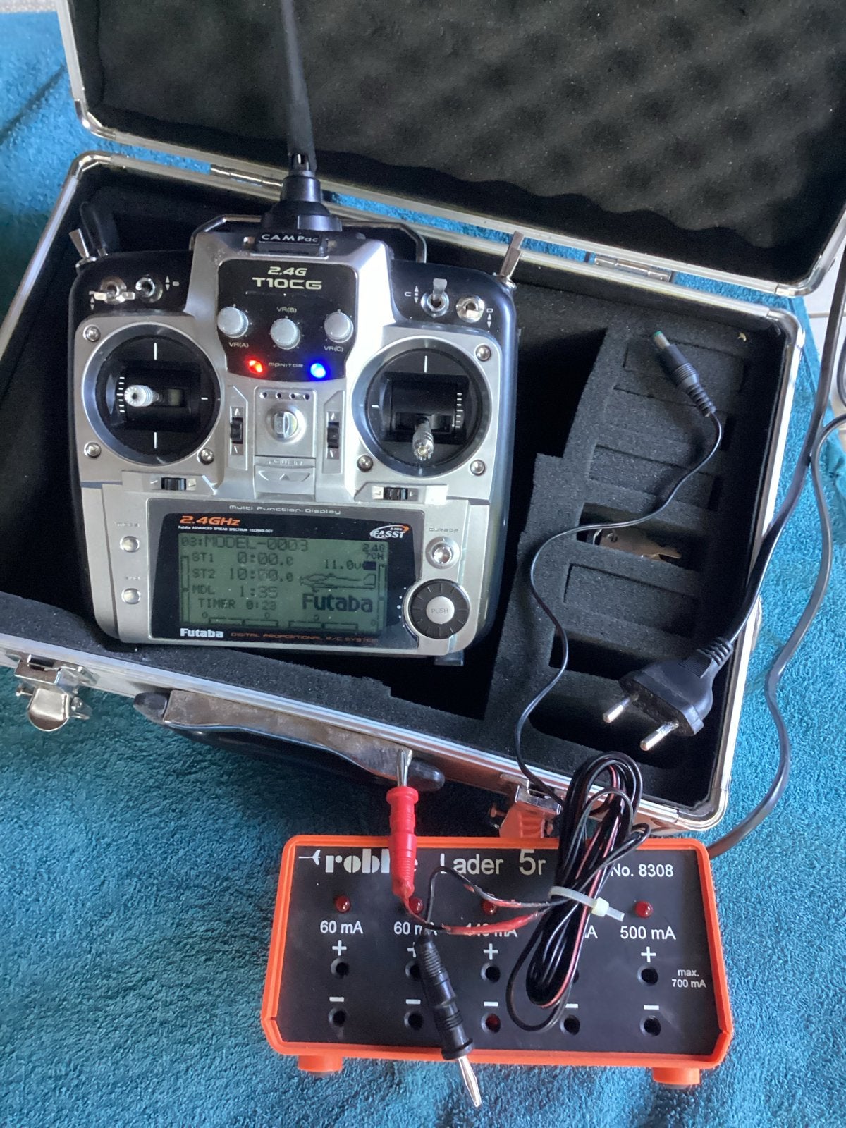 Futaba T10CG 2.4GHz zender met ontvanger en lader, Ophalen of Verzenden, Gebruikt