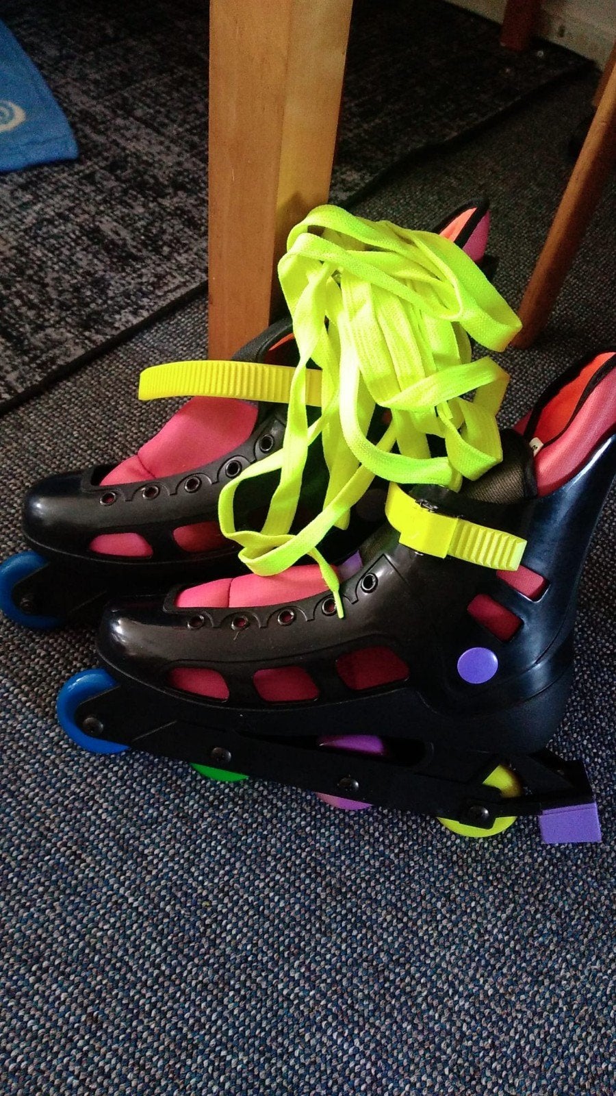 Unieke Retro Inline Skates - Zwart met Neon Details, Ophalen, Klapschaats, Overige typen, Zo goed als nieuw