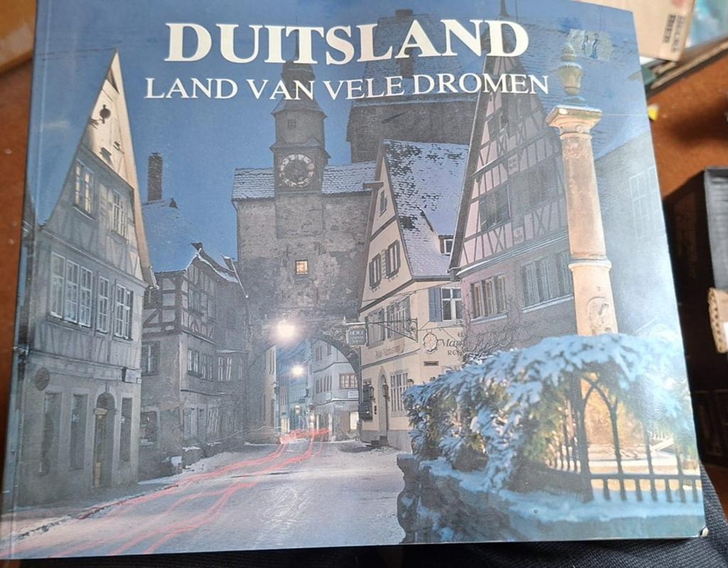 Duitsland: Land van Vele Dromen - Rupert O. Matthews, Europa, Ophalen of Verzenden, Reisgids of -boek, Gelezen