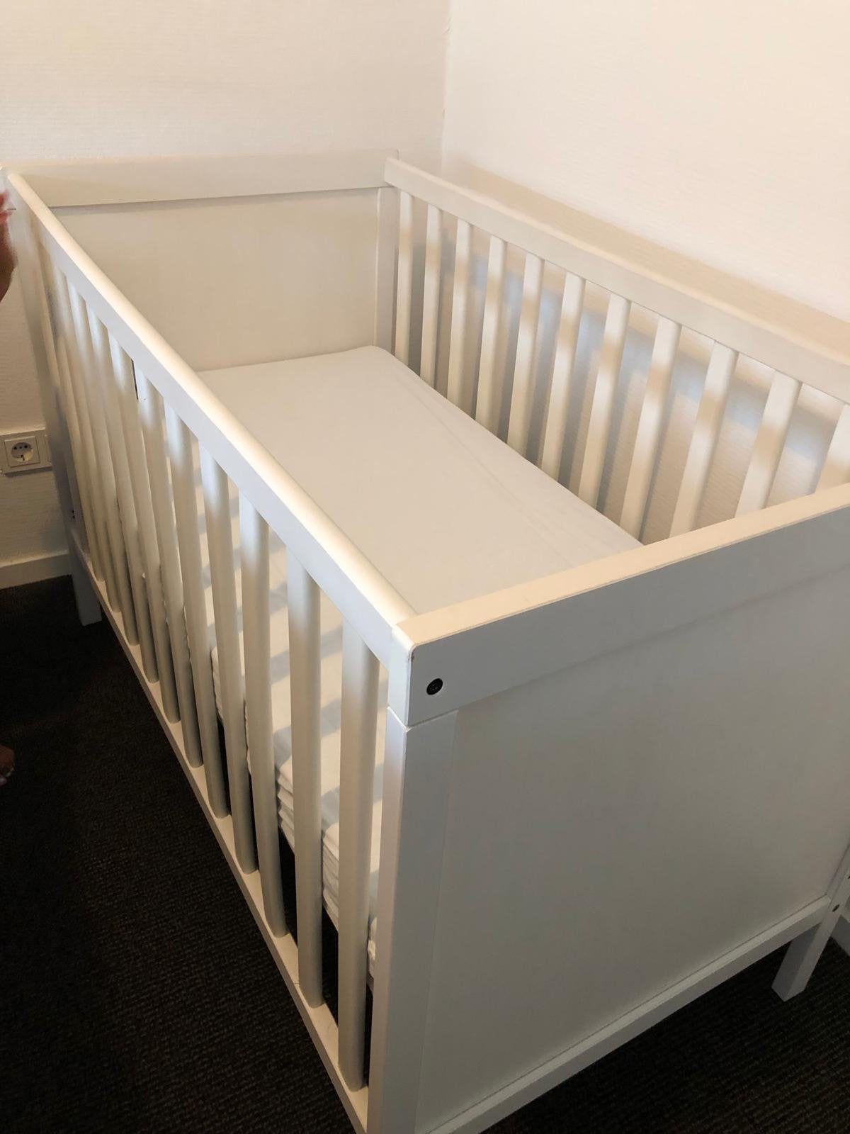 Ikea baby crib with mattress, Ophalen, Zo goed als nieuw, Ledikant