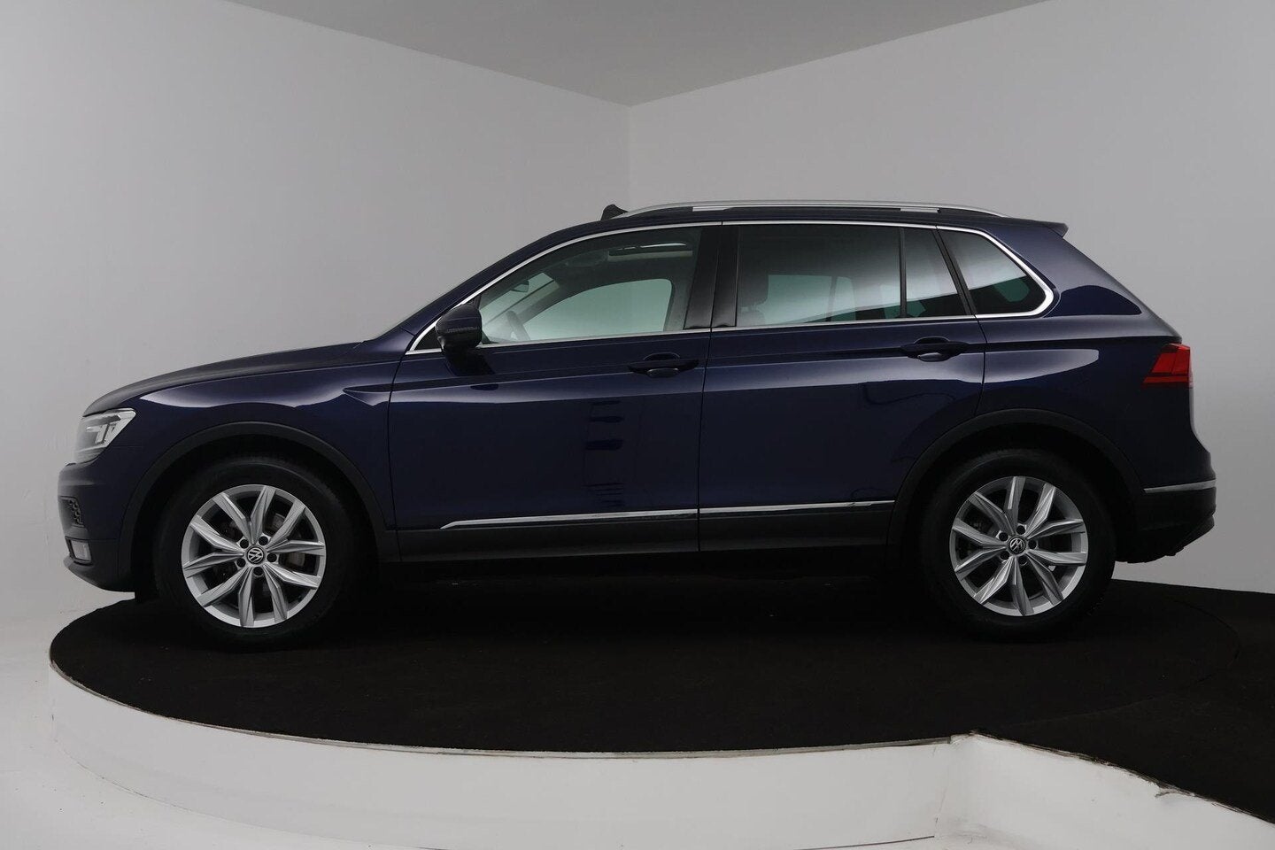 Volkswagen Tiguan 1.5 TSI ACT Highline (PANORAMADAK, DIGITAL, Euro 6, 4 cilinders, 150 pk, Blauw