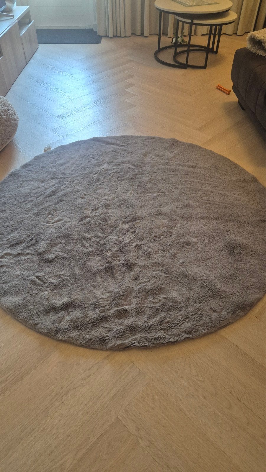 Rond konijnenvacht kleed - Grijs, 160 cm, Huis en Inrichting, Stoffering | Tapijten en Kleden, Zo goed als nieuw, 150 tot 200 cm
