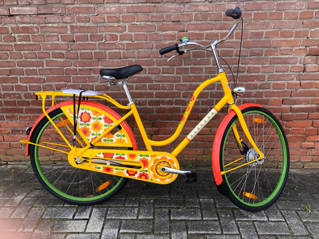 Electra damesfiets met 3 versnellingen en vrolijk design, Fietsen en Brommers, Fietsen | Dames | Damesfietsen, Terugtraprem, Versnellingen