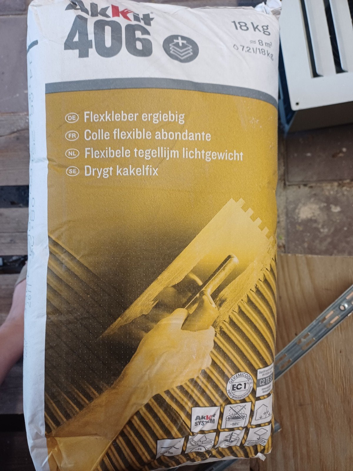 Tegellijm, voegmiddel in ruil voor kratje bier, Ophalen, Overige materialen, Wandtegels, Nieuw