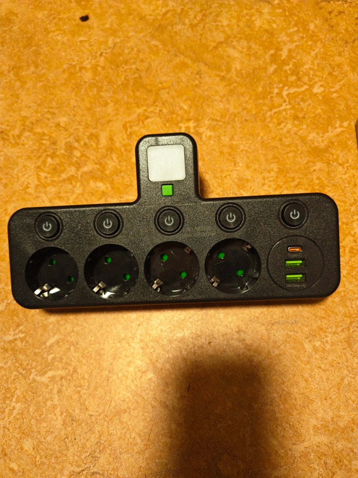 Stekkerdoos/stopcontact splitter met 4 stopcontacten en USB, Ophalen of Verzenden, Stopcontact