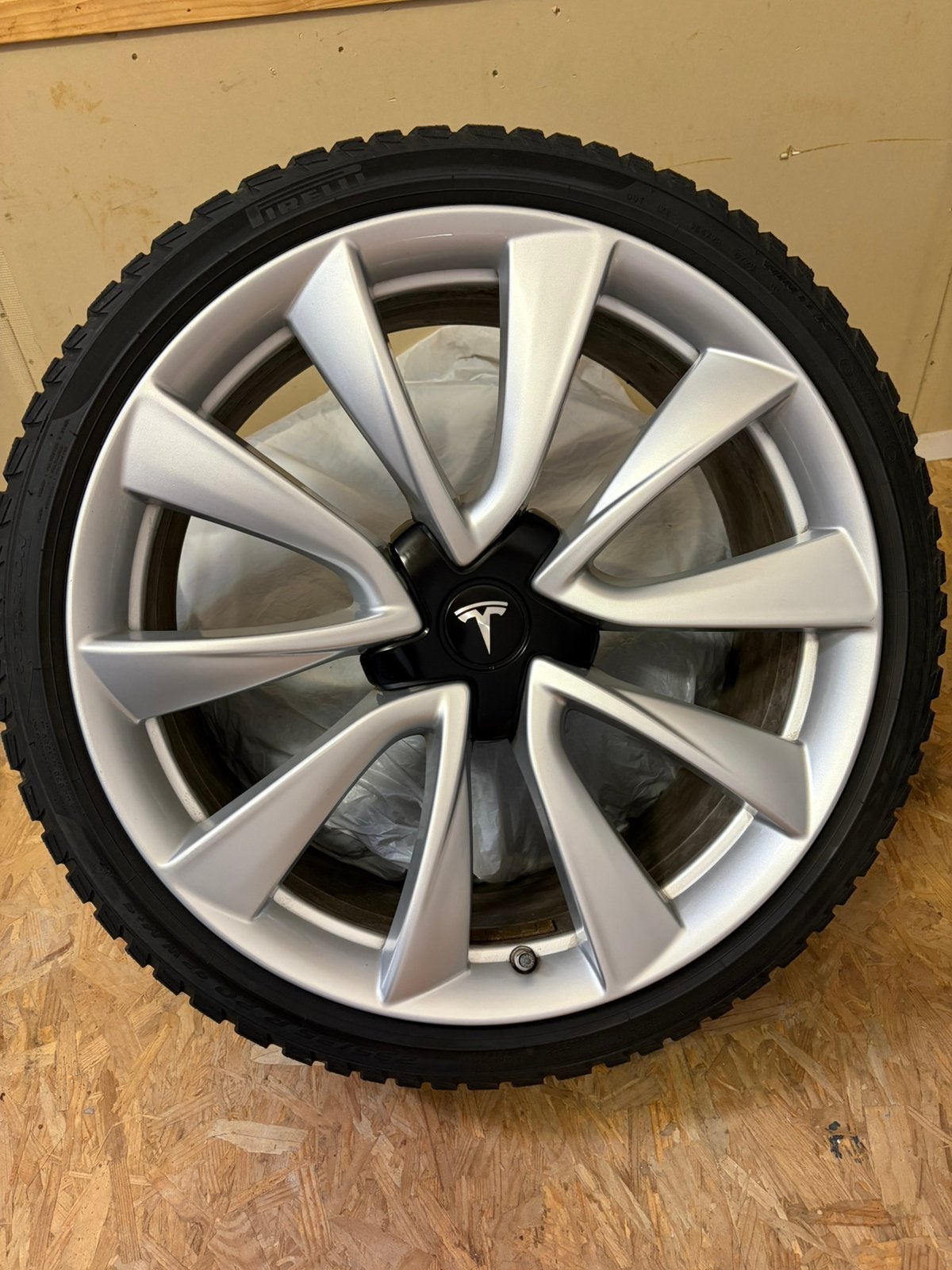 Tesla model 3 performance 20” ‘stiletto’ velgen