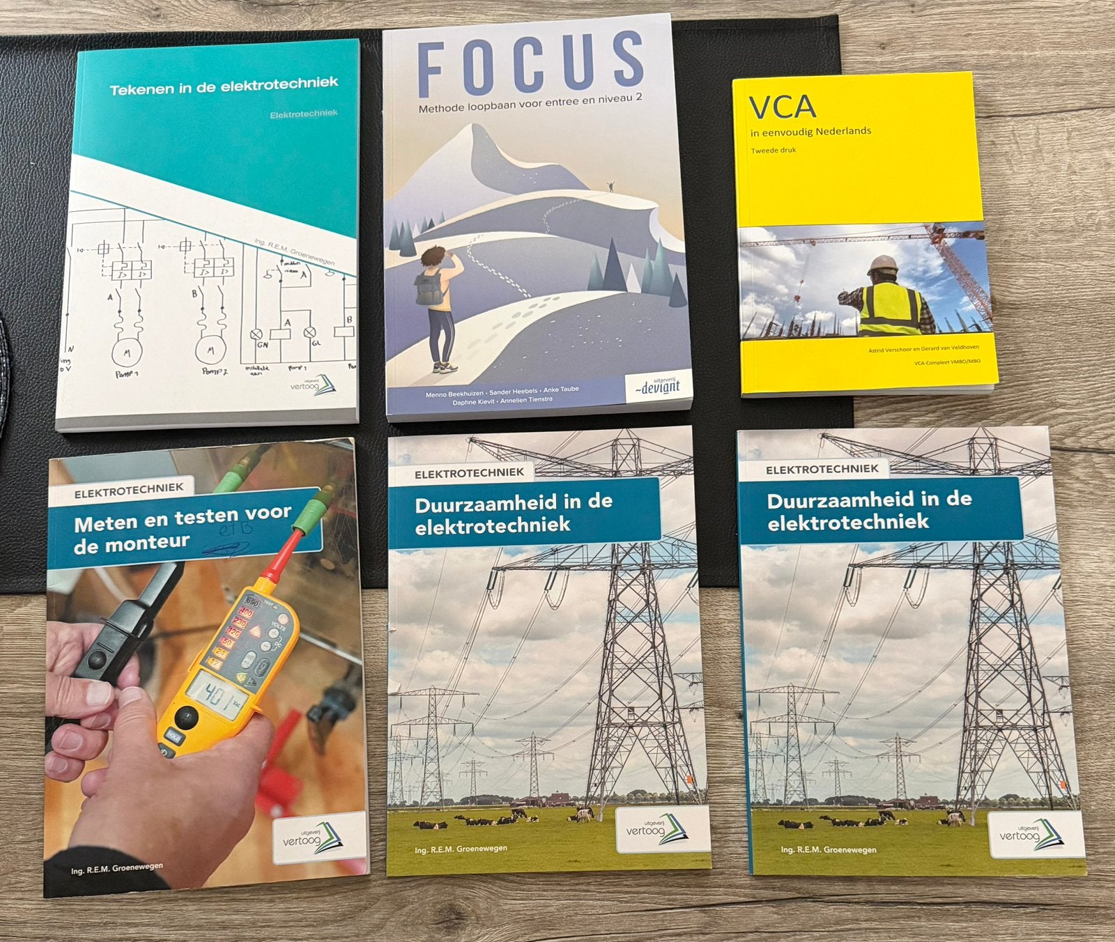 Elektro monteur school boeken, Boeken, Ophalen of Verzenden, Beta, Zo goed als nieuw, MBO