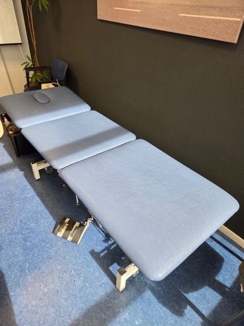 Elektrische behandelbank, Sport en Fitness, Massageproducten, Ophalen, Gebruikt, Massagetafel