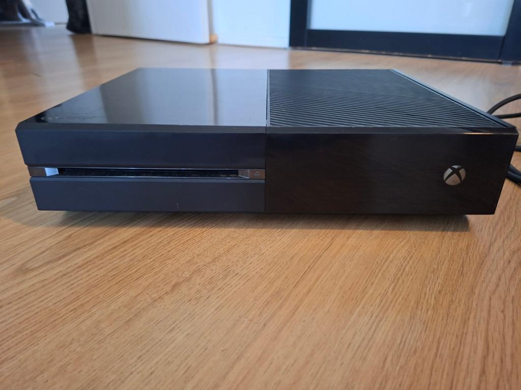 Xbox one 500GB met 1 controller, Avontuur en Actie, 1 speler, Ophalen of Verzenden, Zo goed als nieuw