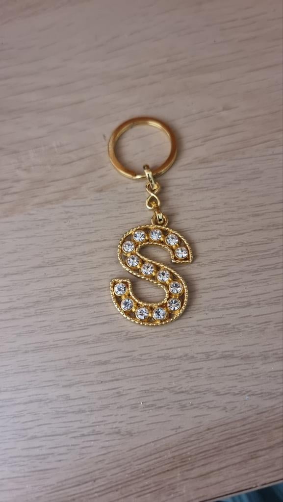 Sleutelhanger letter S goudkleurig met steentjes, Ophalen of Verzenden, Nieuw