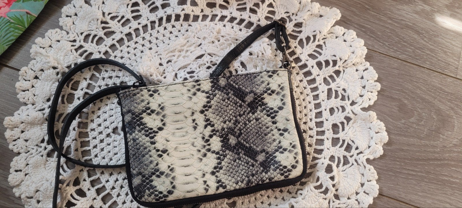 Charm London leren  Schoudertasje met Slangenprint, Sieraden, Tassen en Uiterlijk, Tassen | Damestassen, Ophalen of Verzenden