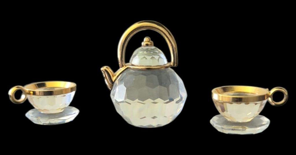 Swarovski - crystal memories: theepot, Verzamelen, Swarovski, Ophalen of Verzenden, Zo goed als nieuw, Figuurtje