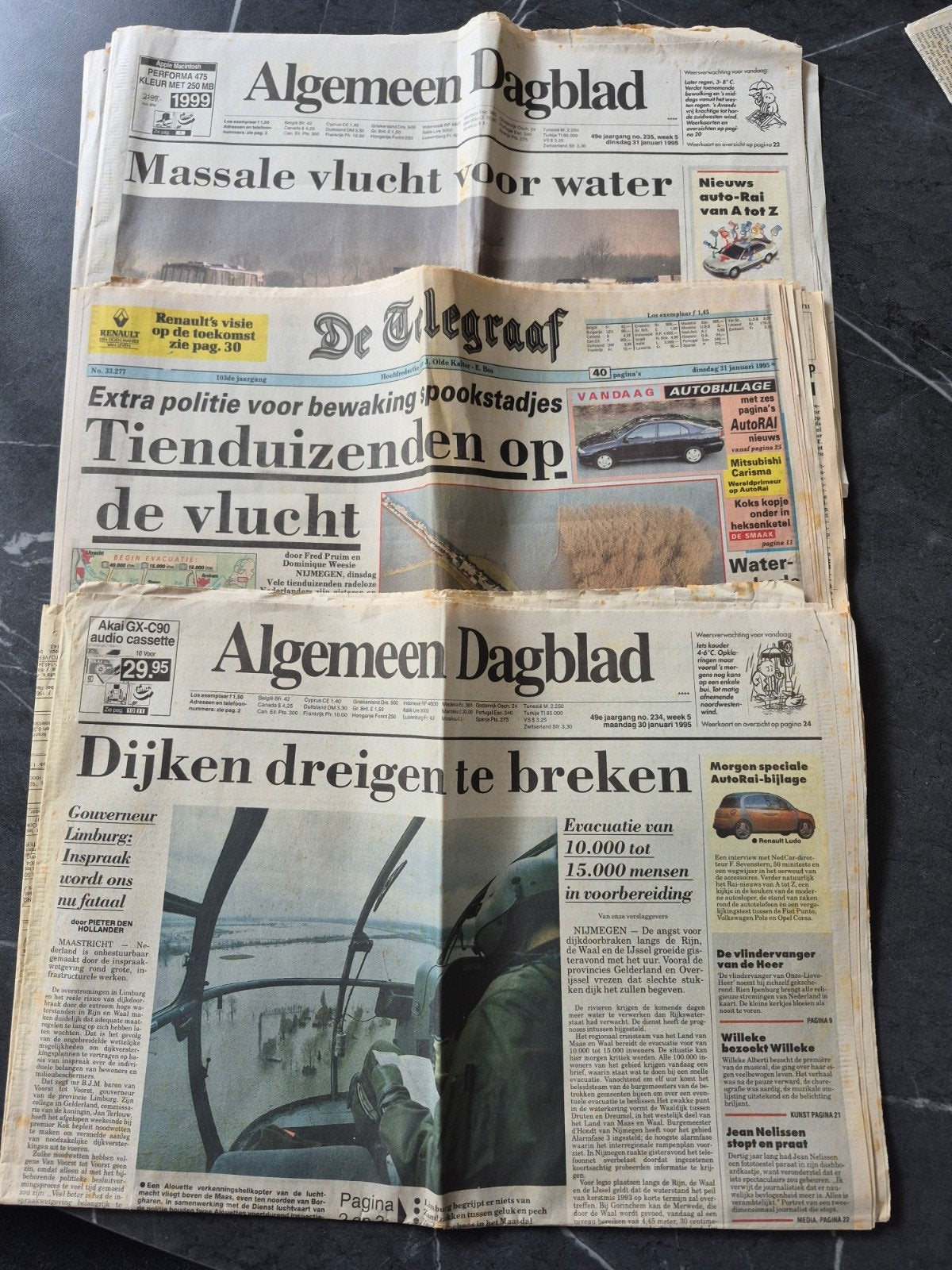 Algemeen Dagblad kranten over de Watersnood '95, Ophalen of Verzenden, 1980 tot heden, Nederland, Krant
