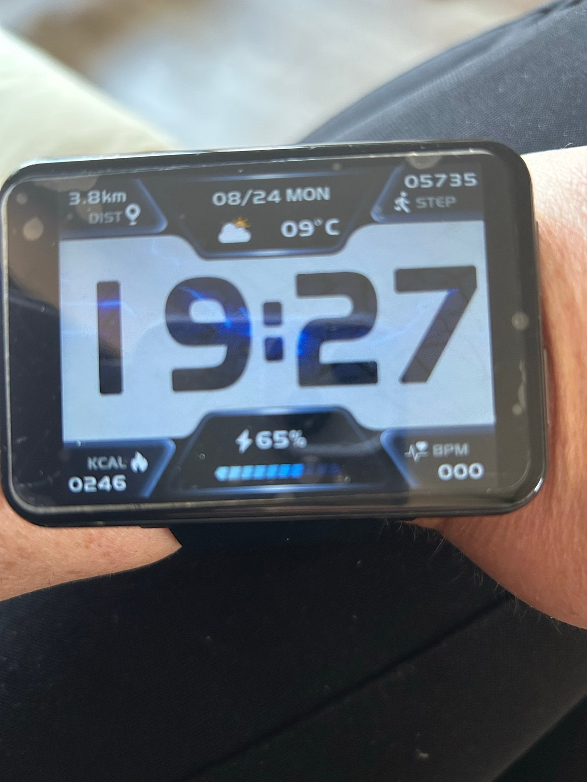 Nette Smartwatch met SIM-kaart ondersteuning - 4 maanden geb, Ophalen, Afstand, Zwart, Zo goed als nieuw