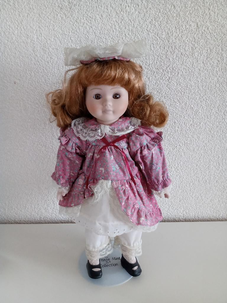 Een Mooie Porseleinen Pop van Heritage Mint Ltd uit 1990, Verzamelen, Ophalen of Verzenden, Gebruikt, Pop