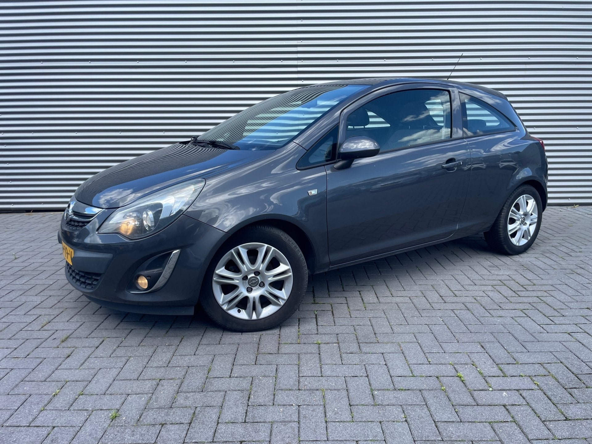 Opel Corsa 1.4-16V bouwjaar 2012 met pano / cruise / lmv, Auto's, Voorwielaandrijving, Stof, Gebruikt, Bedrijf