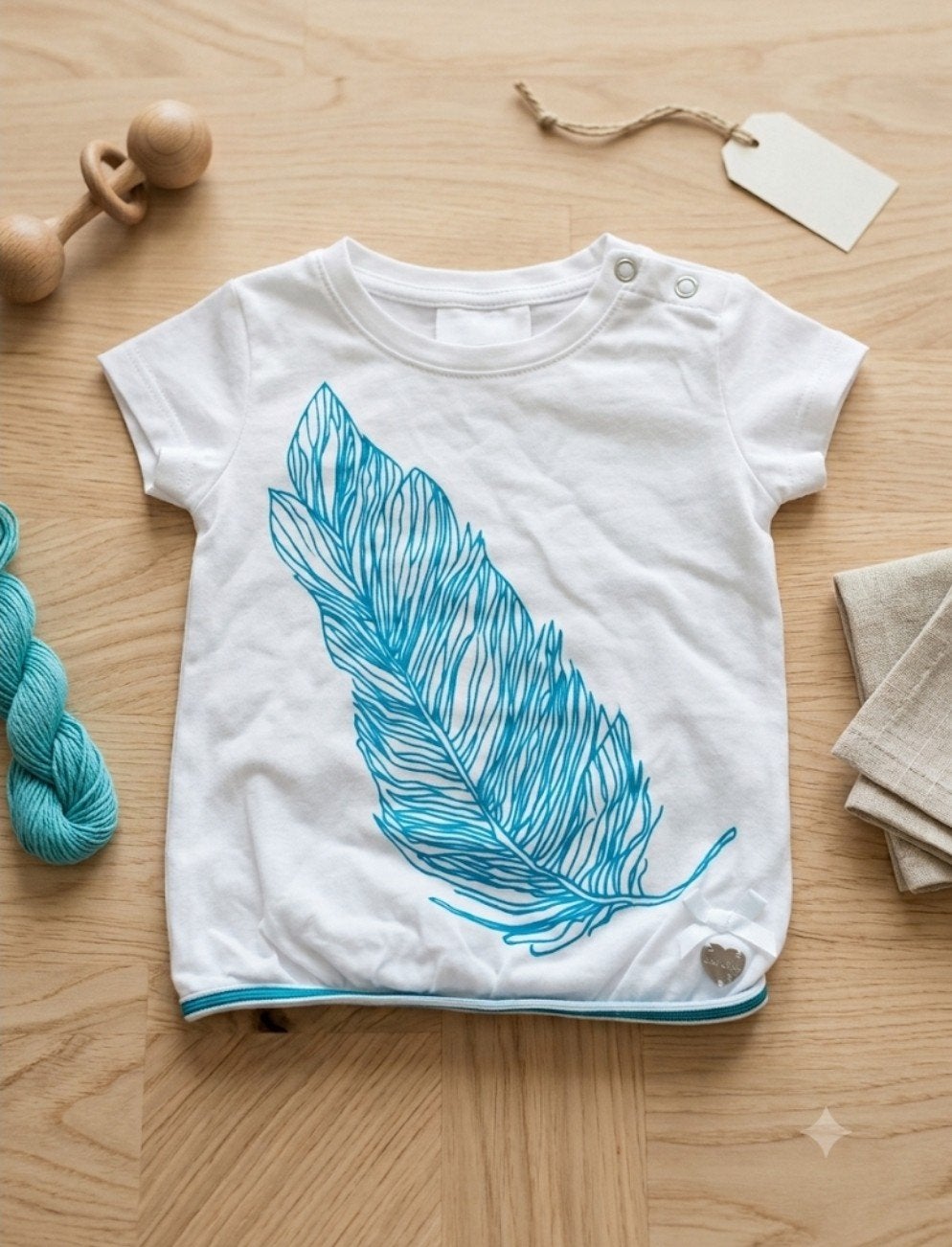 Le Chic T-shirt met blauwe veer print - Maat 80, Ophalen of Verzenden, Gebruikt, Le Chic, Jongetje of Meisje