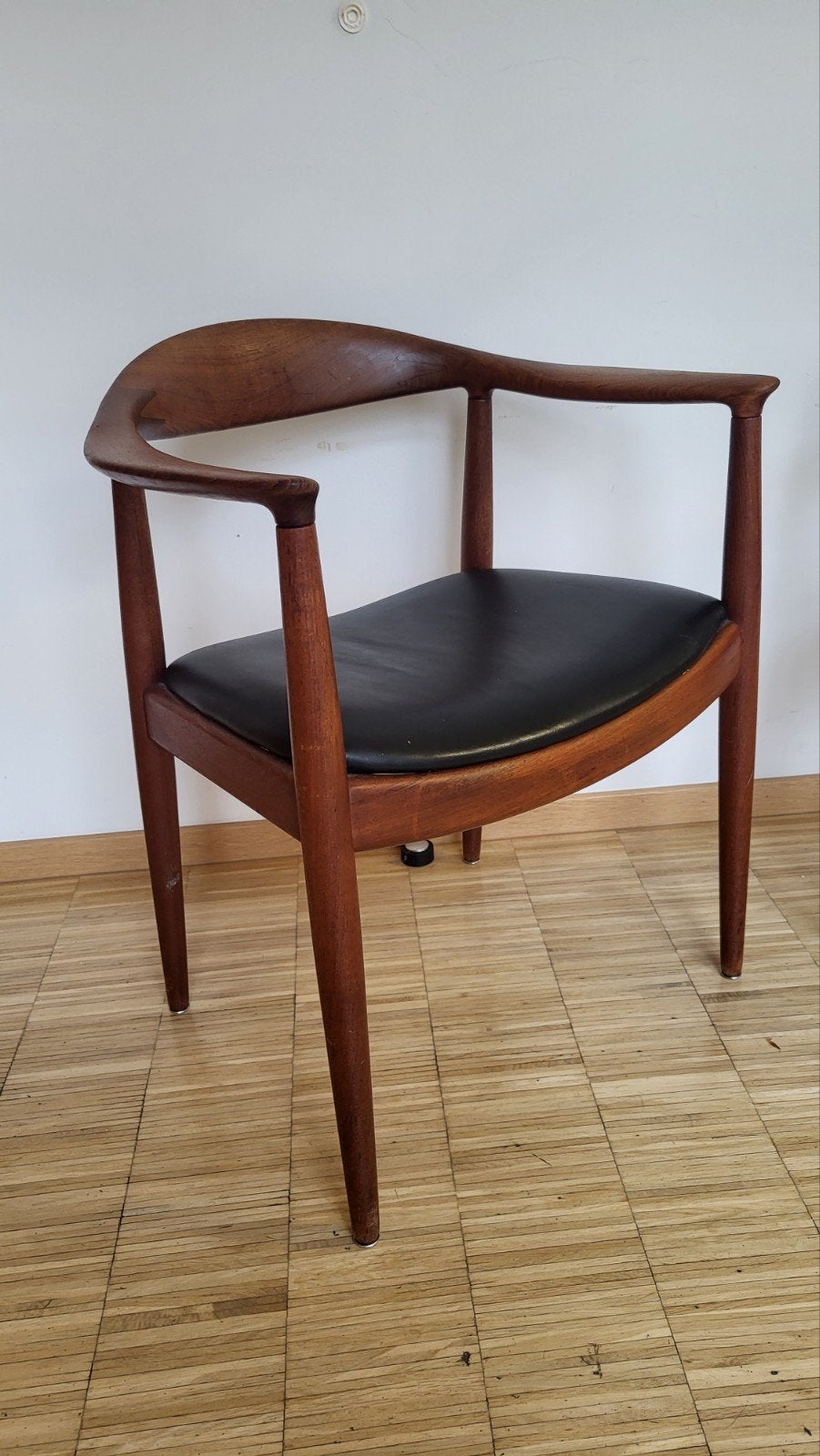 Hans Wegner for Johannes Hansen "The Chair" Teak and Leather, Ophalen of Verzenden