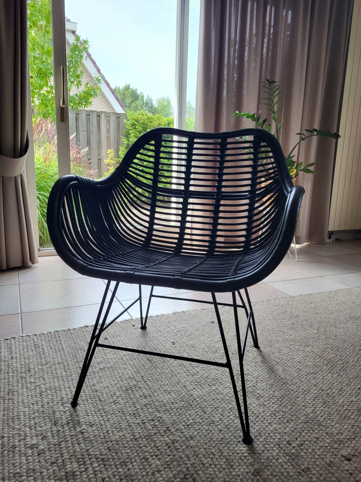 set rieten stoelen, Ophalen, Twee, Zwart, Zo goed als nieuw