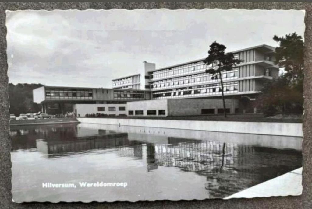 Hilversum - Wereldomroep (wederopbouw, Van den Broek Bakema), Ophalen of Verzenden, 1960 tot 1980, Gelopen, Noord-Holland