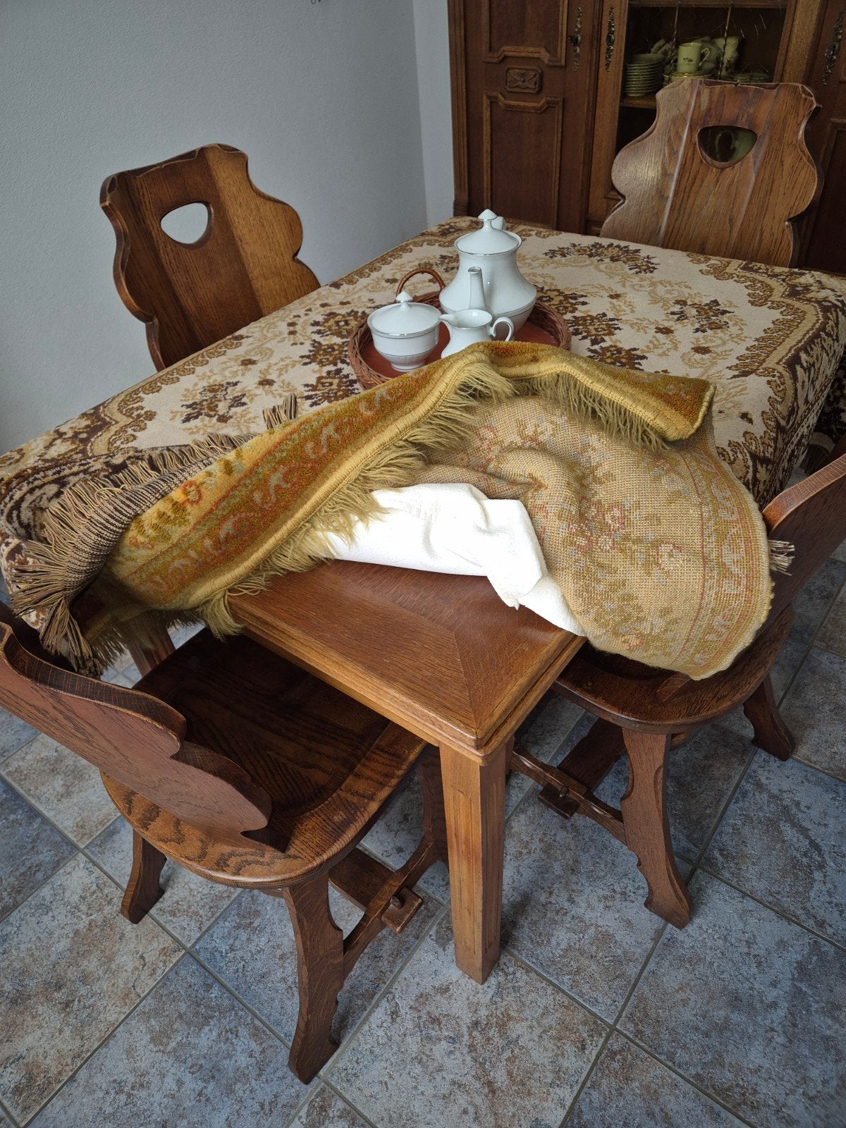 mooie oude tafel met 4 stoelen, Antiek en Kunst, Ophalen