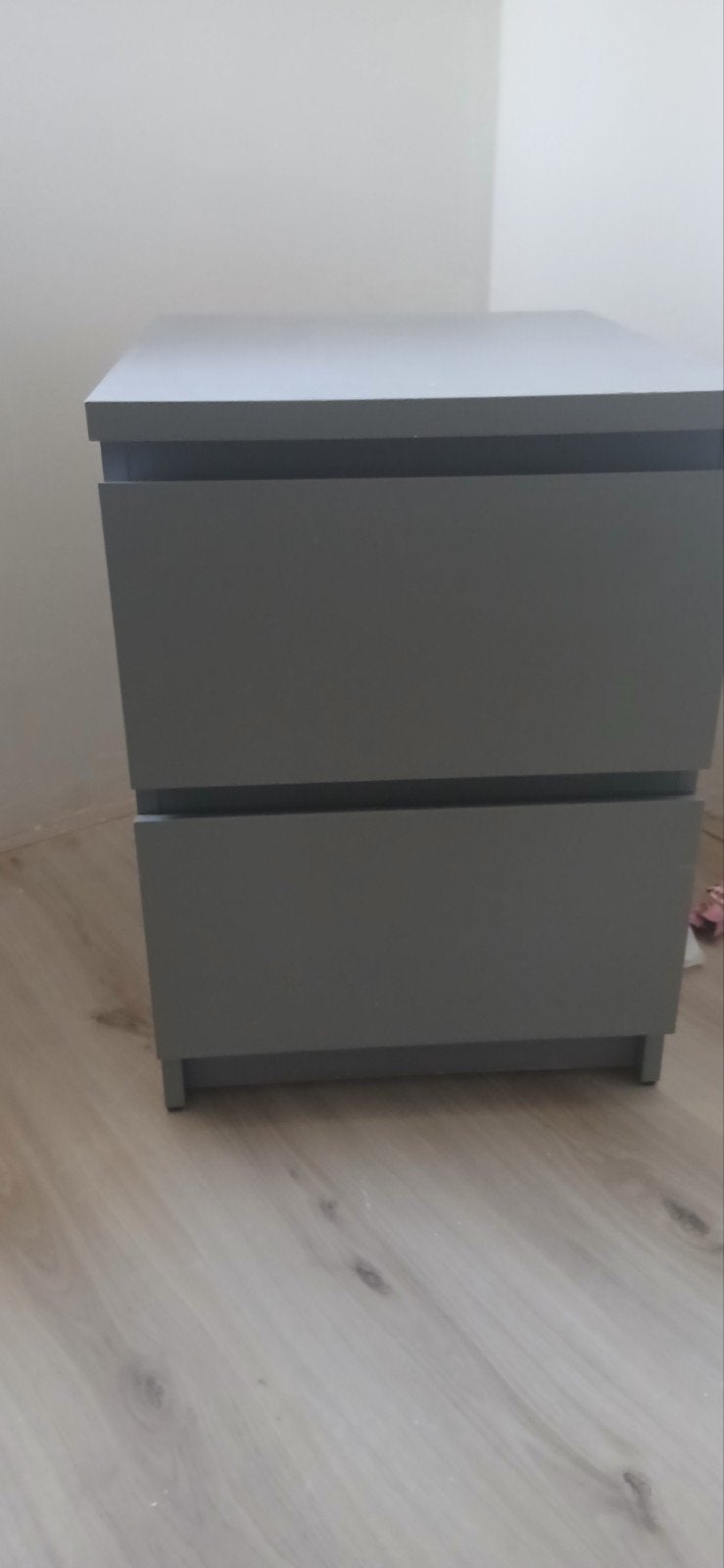 Ikea Malm nachtkastje met 2 lades - Grijs, Huis en Inrichting, Zo goed als nieuw, 45 tot 65 cm, Hout, 55 tot 70 cm