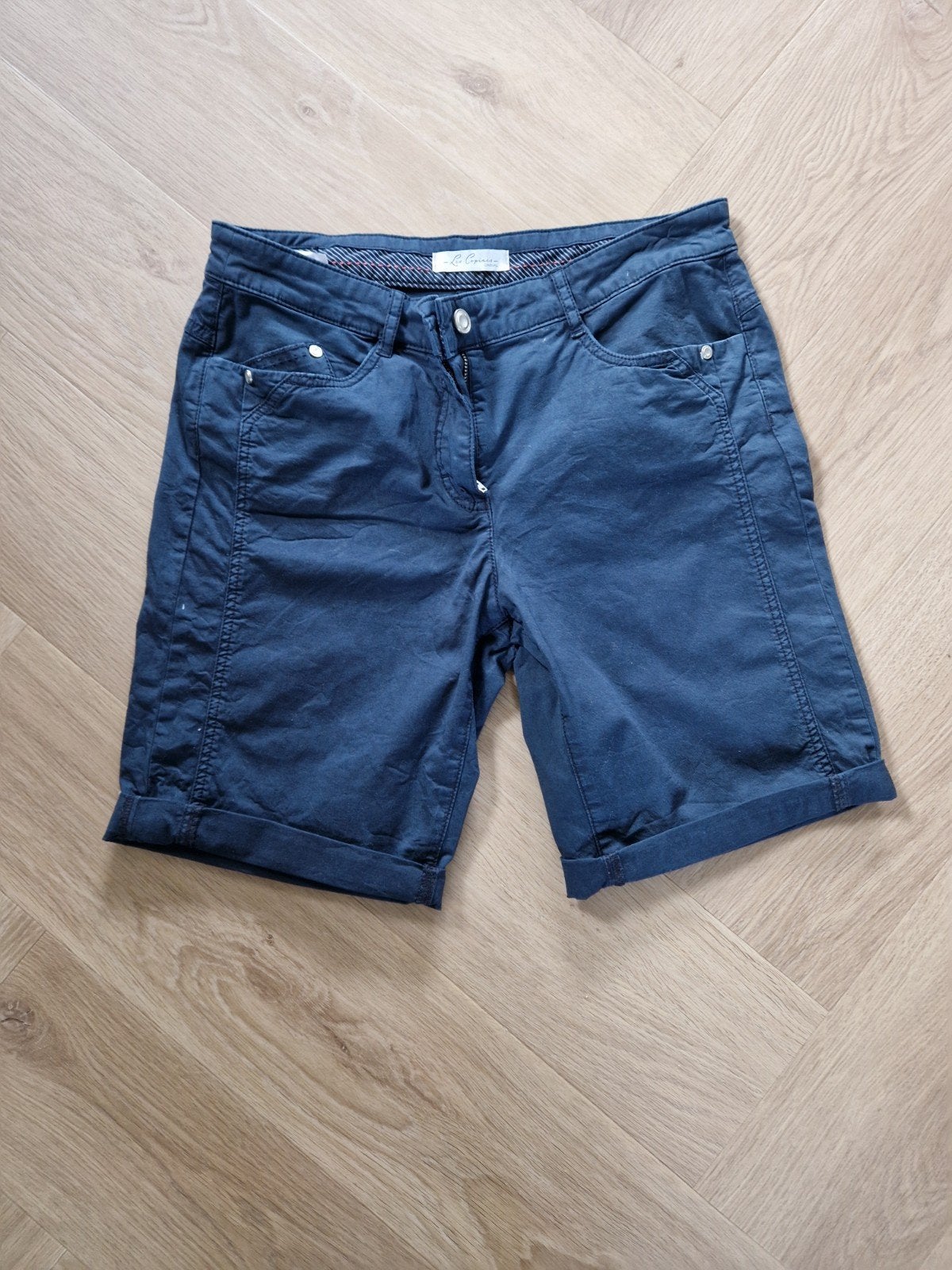 Dames korte broek maat 38 van Copines, Ophalen of Verzenden, Zo goed als nieuw, Maat 38/40 (M), Kort