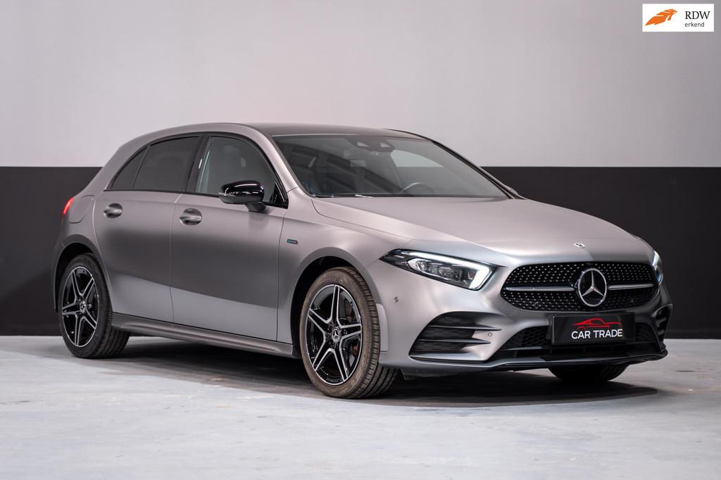 Mercedes-Benz A-klasse 250 e Business Solution AMG Limited|P, Auto's, Gebruikt, 4 cilinders, 15 kWh, Plug-in hybride