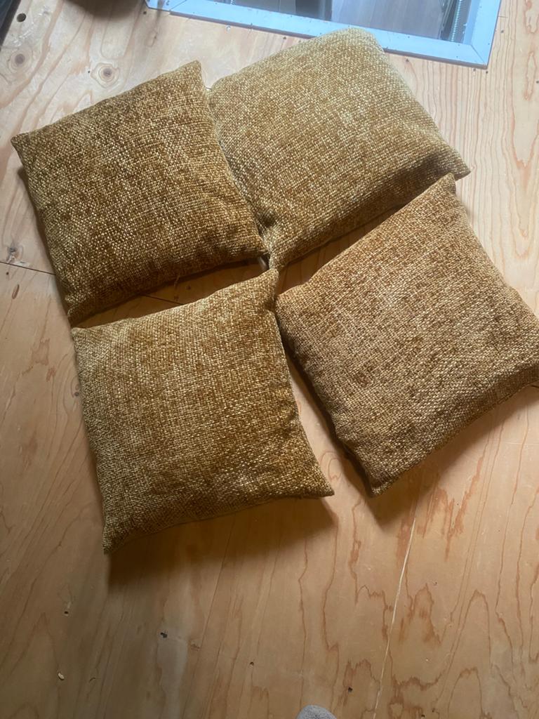 Set van 4 Kussens - Okergeel, Huis en Inrichting, Woonaccessoires | Kussens, Zo goed als nieuw, Geel, Vierkant, Ophalen