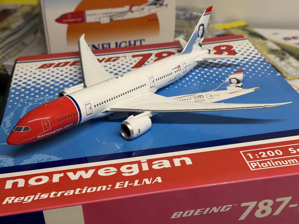 Norwegian Airlines Boeing 787-8 EI-LNA Phoenix 20097 1/200, Ophalen of Verzenden, Gebruikt, Schaalmodel