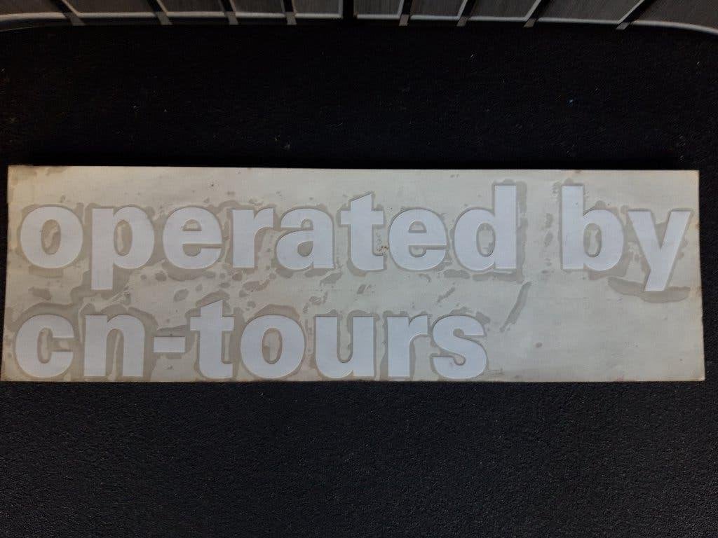 operated by CN -Tours - autobus sticker jaren 70/80, Verzamelen, Spoorwegen en Tramwegen, Ophalen of Verzenden, Zo goed als nieuw