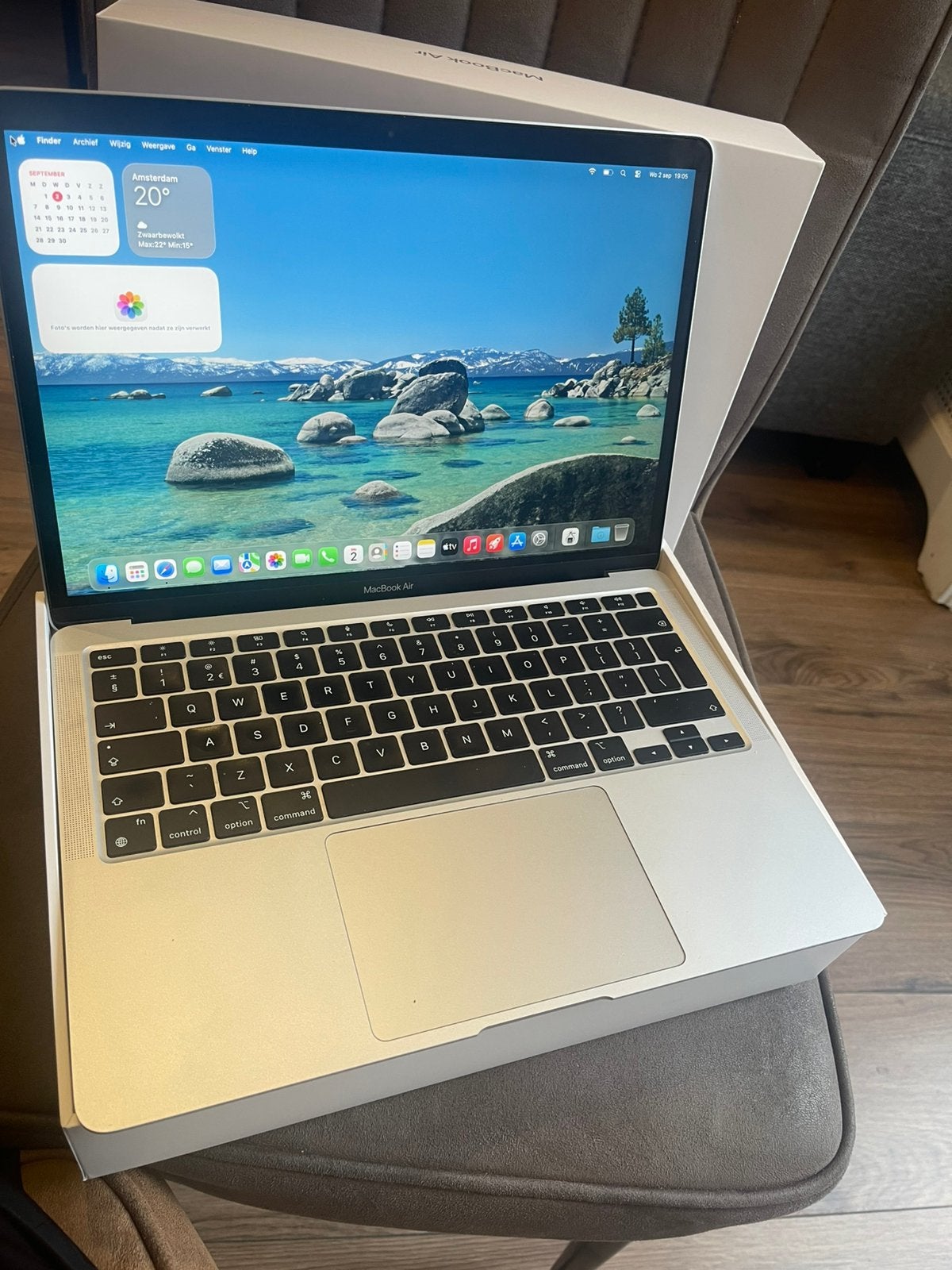 MacBook Air chip M1 2020 gekocht 2021 en compleet in doos, Computers en Software, Apple Macbooks, Ophalen of Verzenden, Zo goed als nieuw