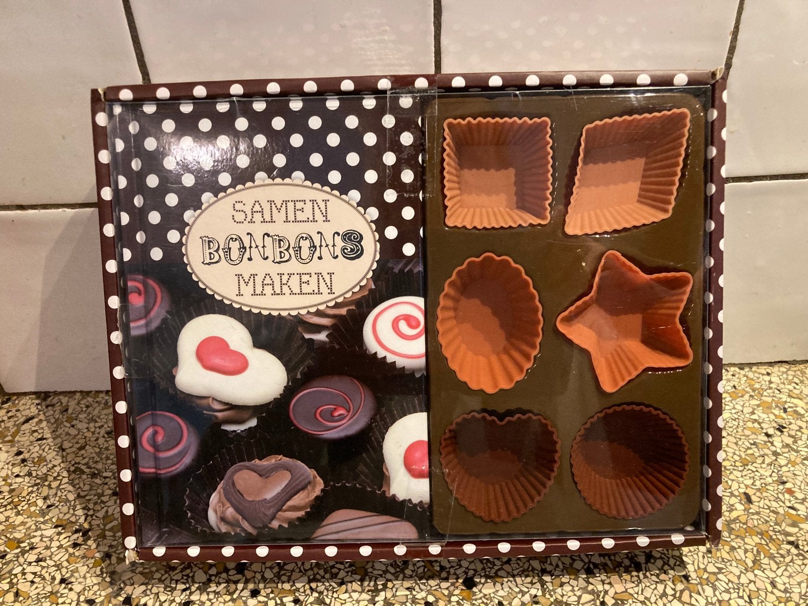 Bonbons maken boek en vormpjes, Ophalen of Verzenden, Zo goed als nieuw, Boek of Tijdschrift