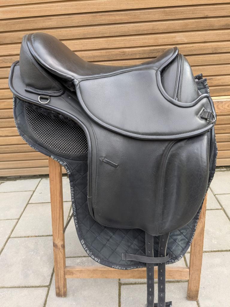 Barefoot Londen dressuurzadel, Ophalen, Dressuur