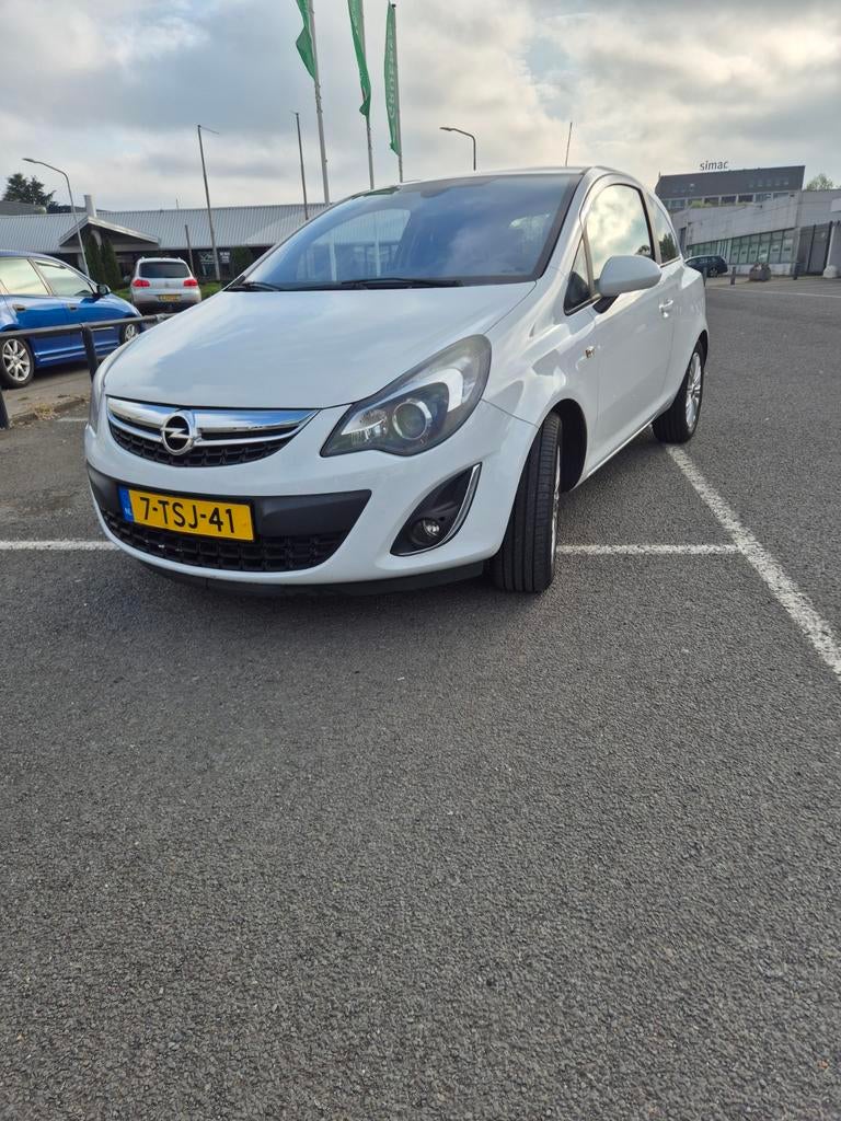 Opel Corsa 1.2 16V 3D 2014 Wit, Voorwielaandrijving, 40 €/maand, 4 cilinders, Wit