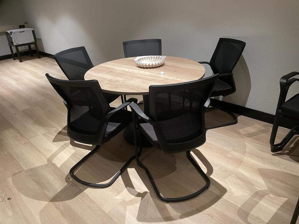 Nette zwarte kantoor stoelen te koop vergaderen, Ophalen, Zo goed als nieuw, Zwart, Vijf, Zes of meer stoelen