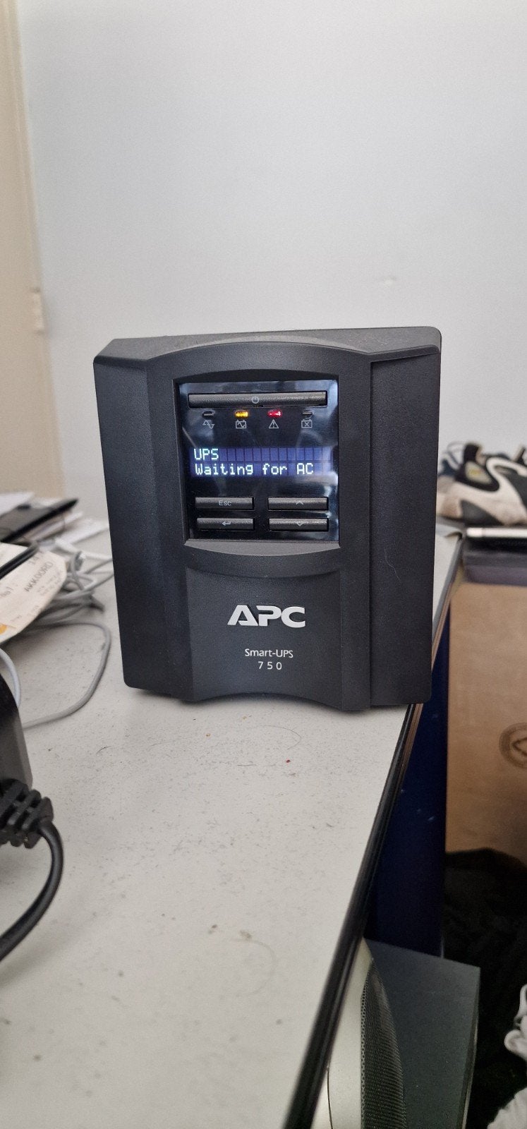 APC Smart UPS 750 (SMT750IC) bijna nieuw., Ophalen, Zo goed als nieuw