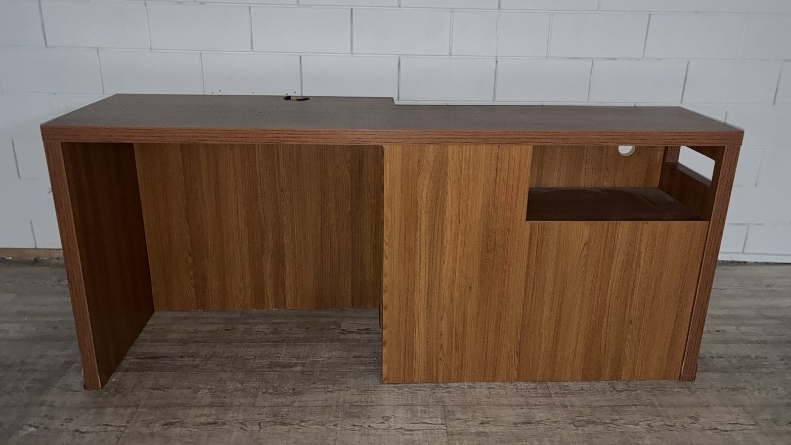 Massief houten winkelbalie/toonbank met stroomaansluiting, Ophalen, Gebruikt