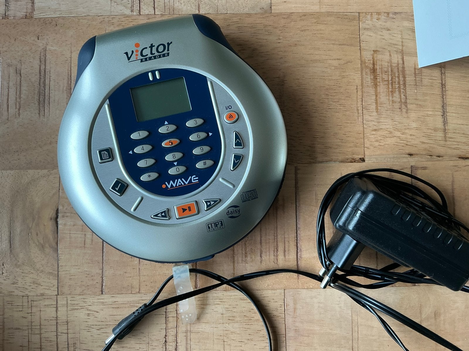 Victor Reader Wave DAISY/MP3 speler met accessoires, Ophalen of Verzenden, Zo goed als nieuw, Overige merken, Draagbaar