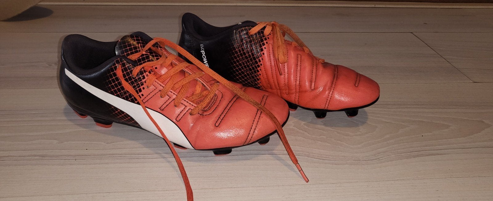Voetbal Schoenen, Verzenden