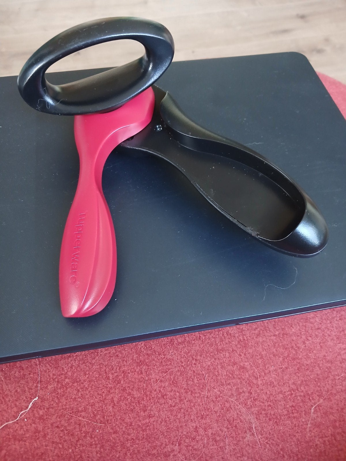 Tupperware blikopener rood/zwart, Ophalen of Verzenden, Zo goed als nieuw