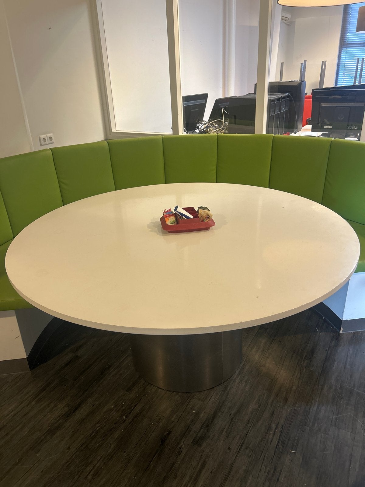 Ronde tafel met gebruikerssporen, diameter 180 cm, Ophalen, Gebruikt, 150 tot 200 cm, Rond