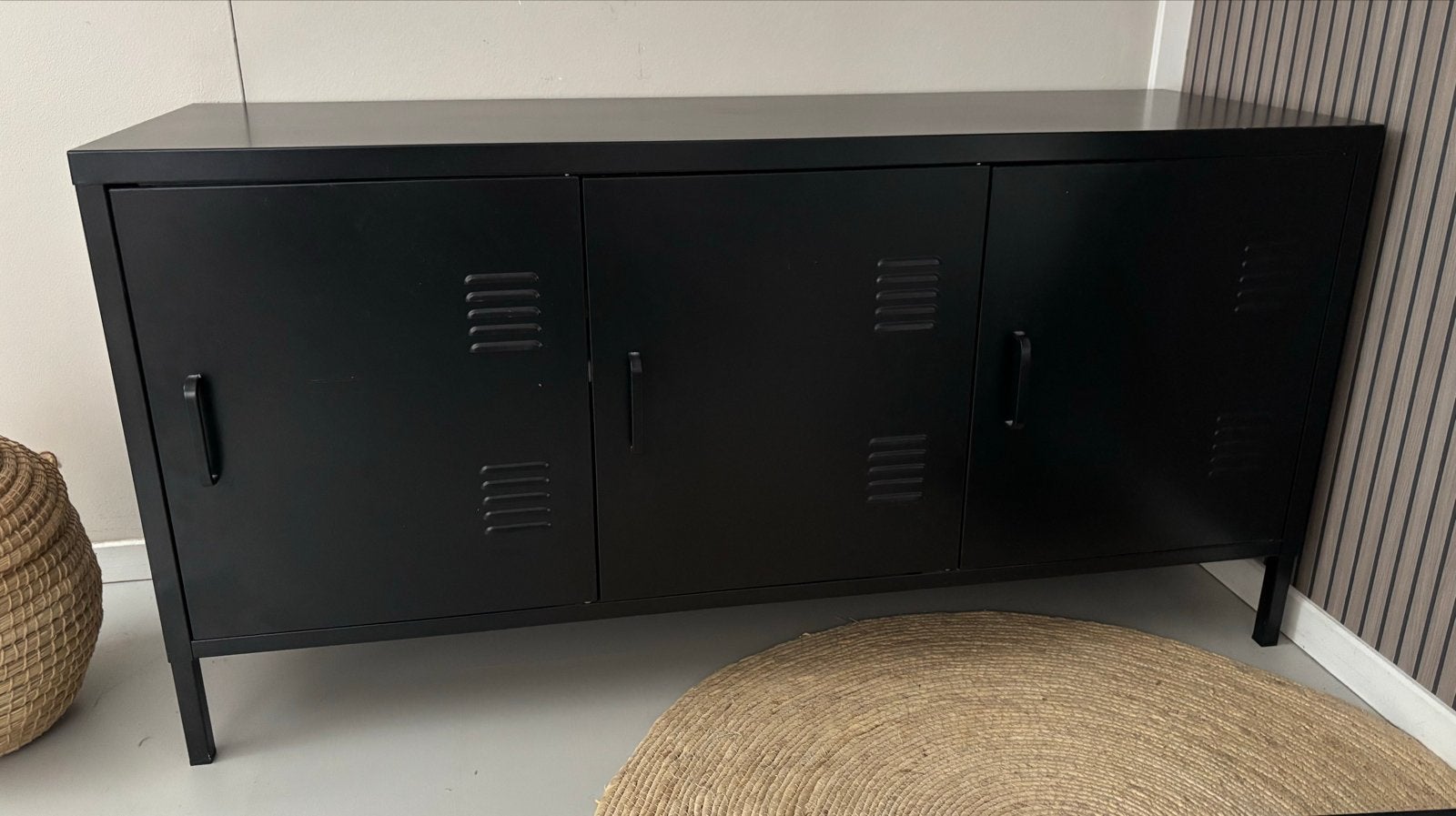Zwart locker kastje / dressoir met 3 deurtjes, Ophalen, Gebruikt, 100 tot 150 cm, Metaal
