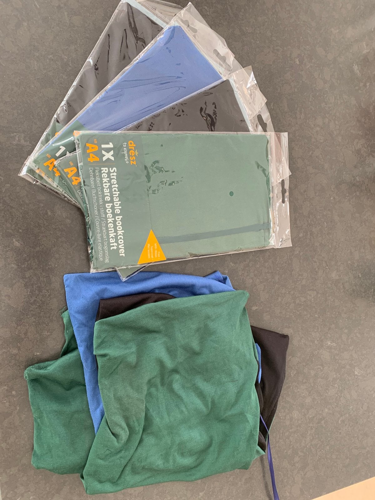 Rekbare boekenkaft A 4 formaat , 8 stuks, Ophalen, Zo goed als nieuw