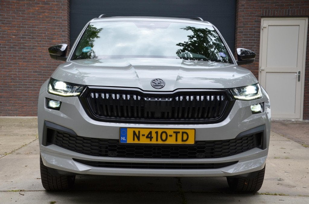 Skoda Kodiaq 1.5 TSI Sportline Business Automaat/Navi/Led/Ec, Auto's, 4 cilinders, 150 pk, Alcantara, Origineel Nederlands