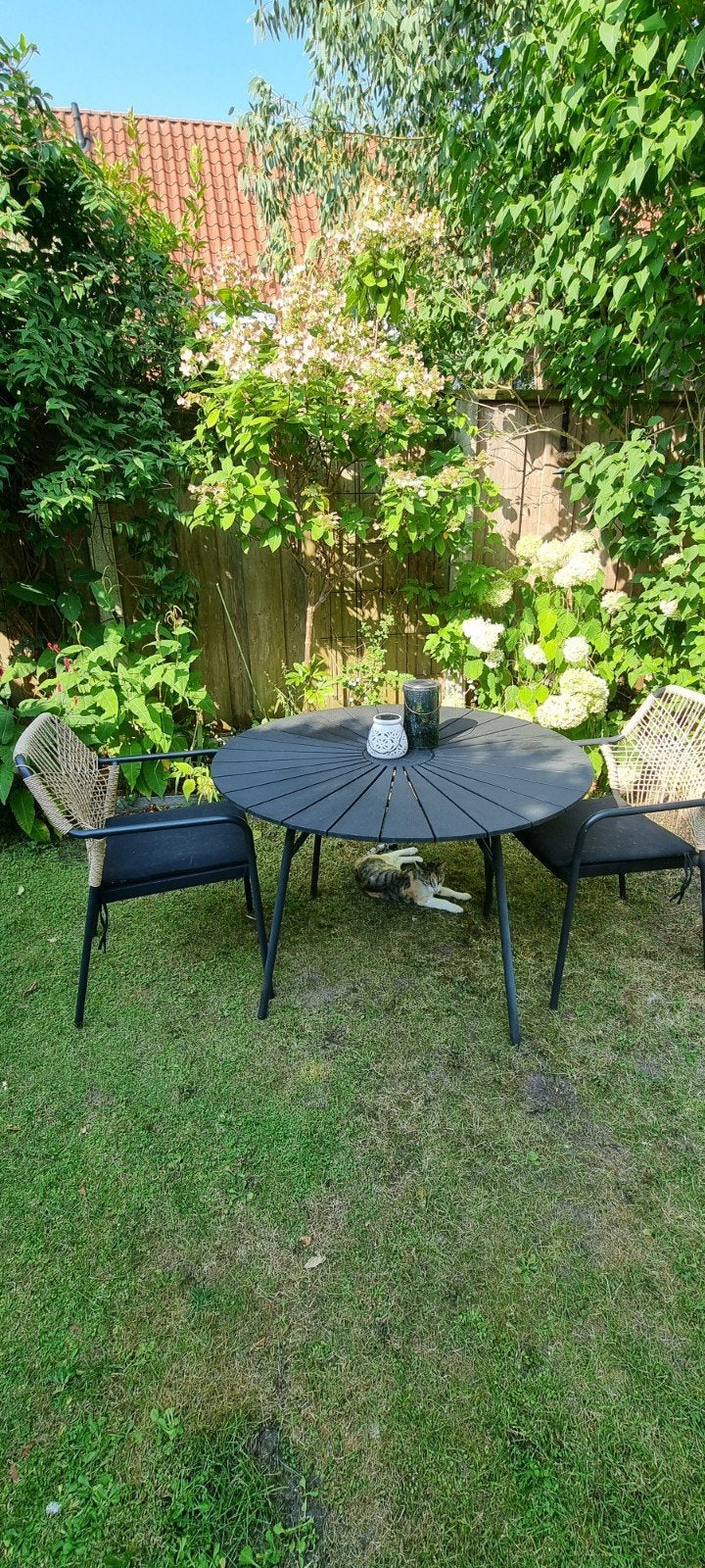 Tuinset: Ronde Tafel en 2 Stoelen met Kussens, Overige materialen, Zo goed als nieuw, Tuinset, Eettafel