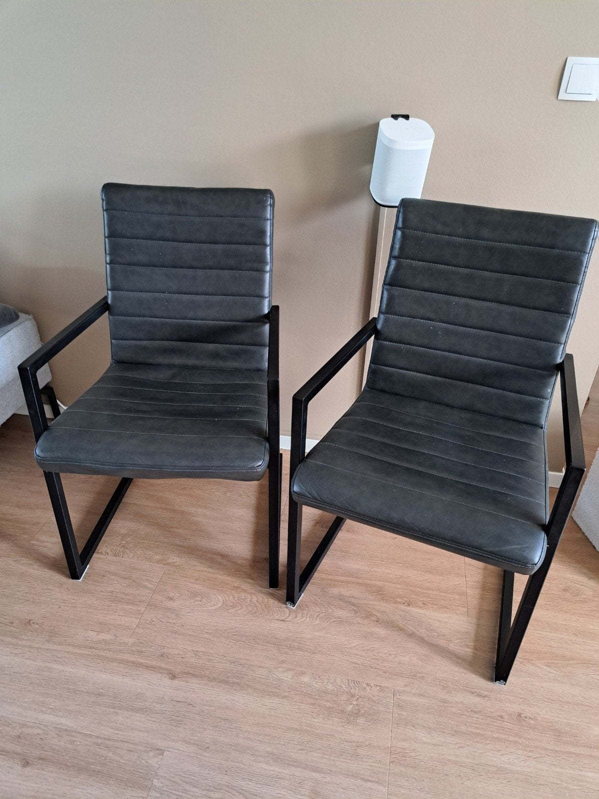 4 Stoelen gratis af te halen - Gebruikt met gebruikssporen, Ophalen, Gebruikt, Zwart, Metaal