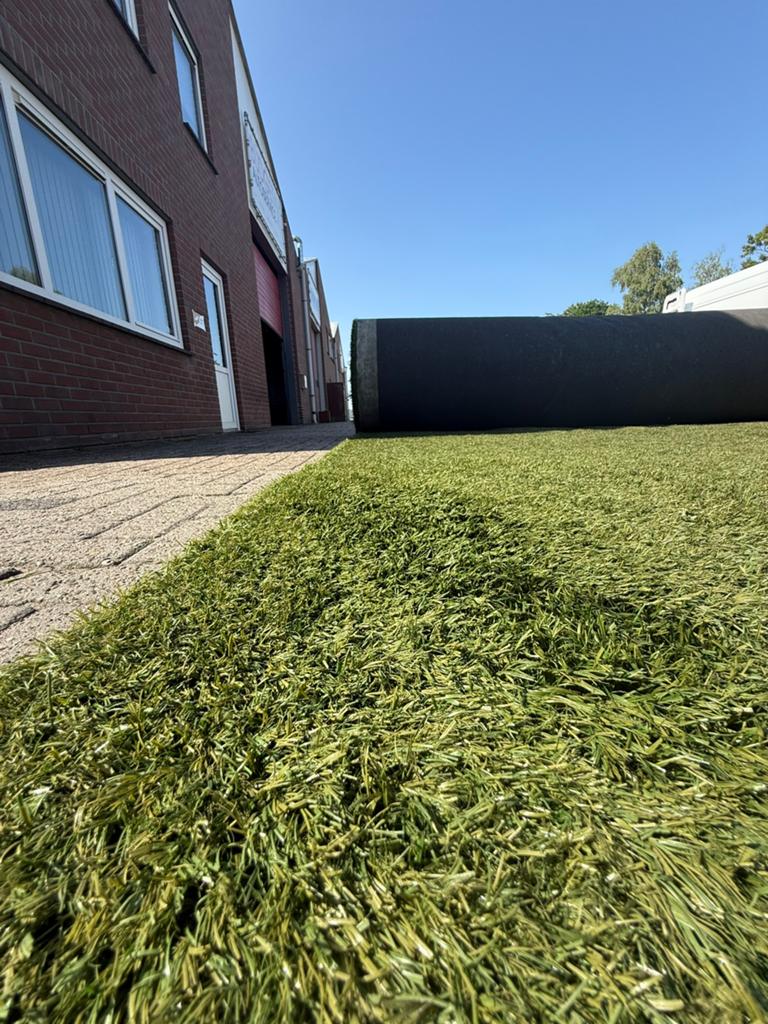 Gebruikt kunstgras 45mm - Zacht, sterk en waterdoorlatend, Tuin en Terras, Ophalen of Verzenden, Zo goed als nieuw, 20 m² of meer